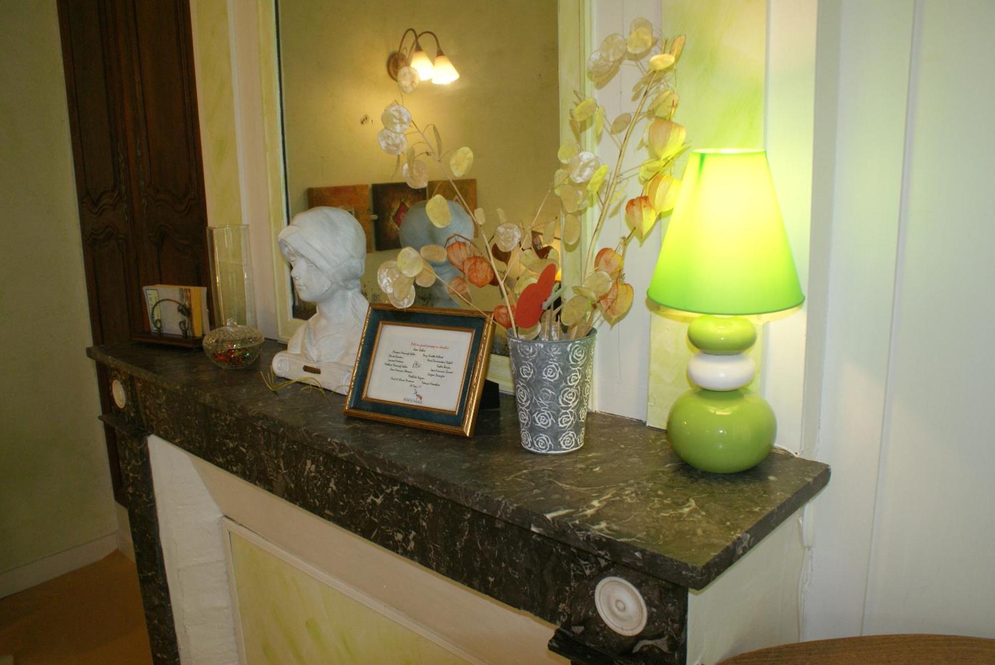 Hotel Le Dauphin Moulins-la-Marche Bagian luar foto