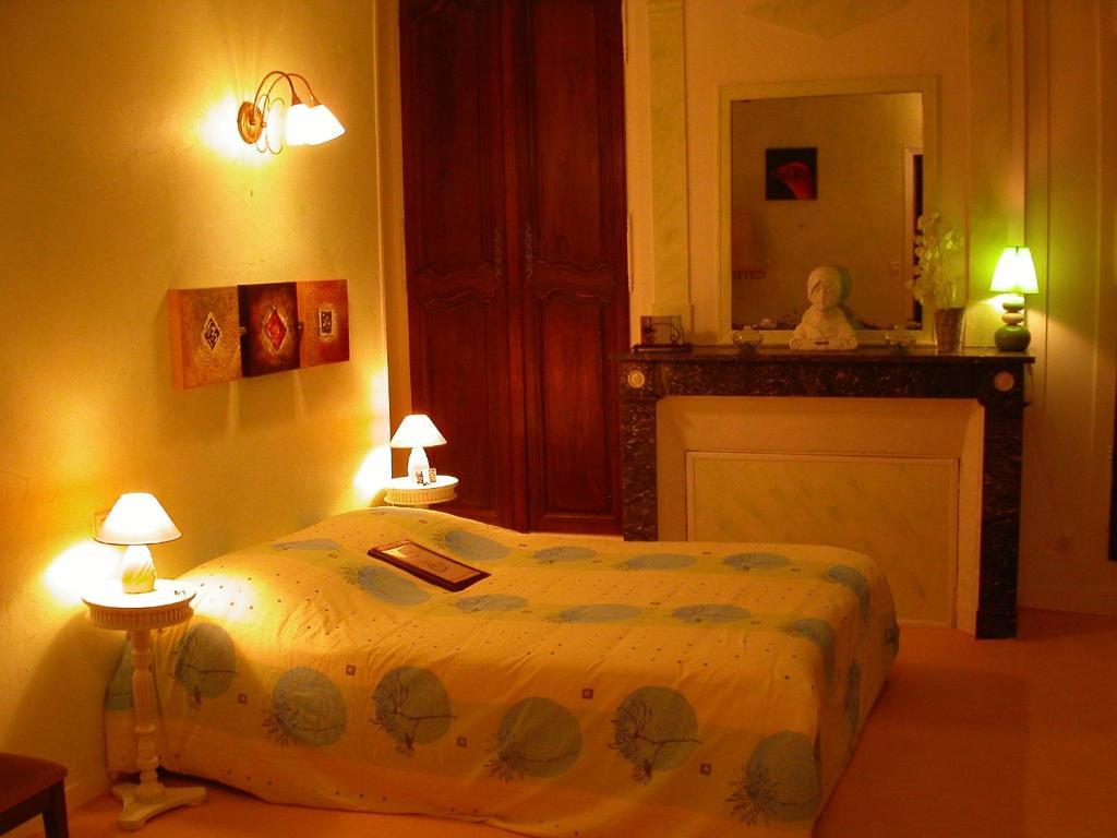 Hotel Le Dauphin Moulins-la-Marche Ruang foto