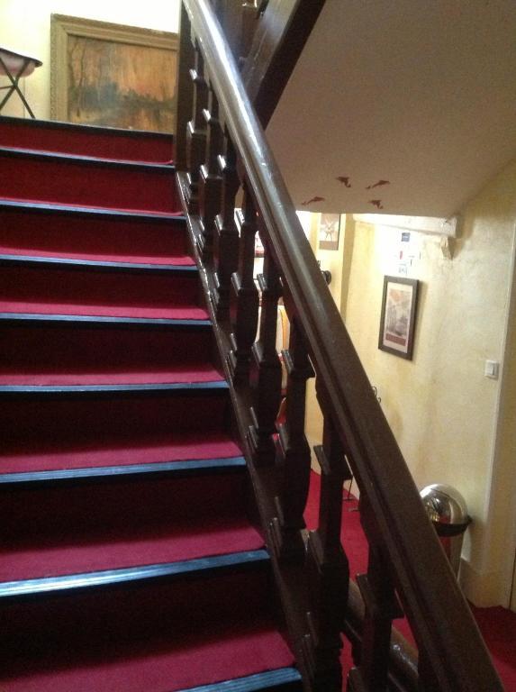 Hotel Le Dauphin Moulins-la-Marche Bagian luar foto