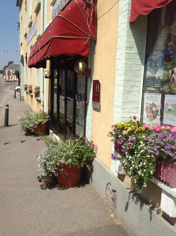 Hotel Le Dauphin Moulins-la-Marche Bagian luar foto