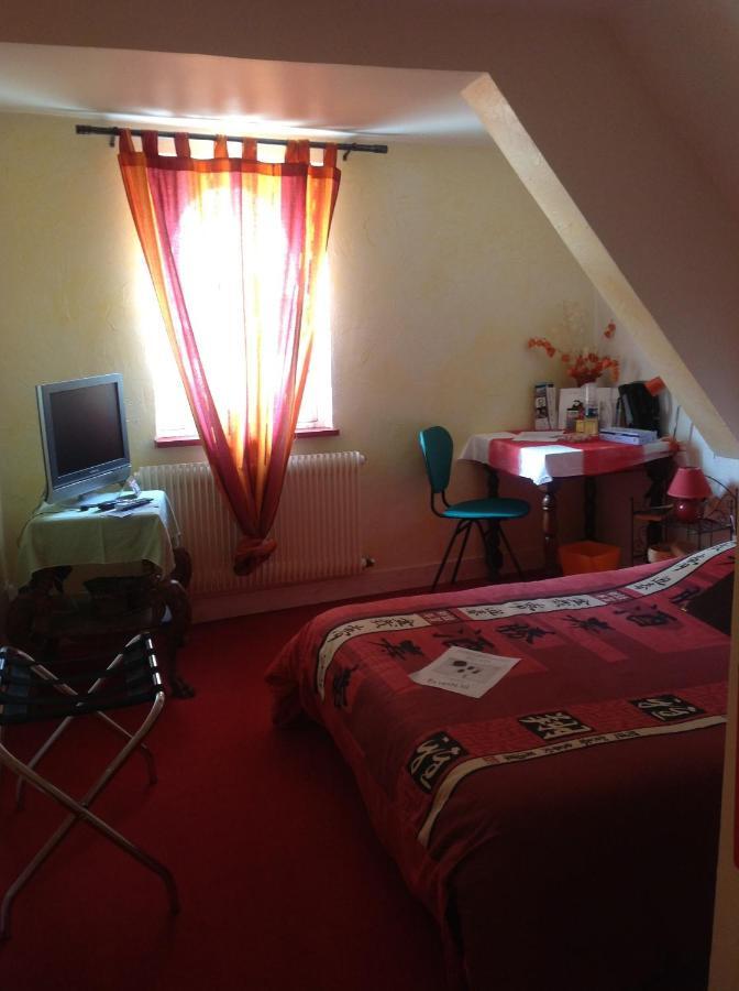 Hotel Le Dauphin Moulins-la-Marche Ruang foto